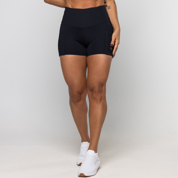 Short Larissa