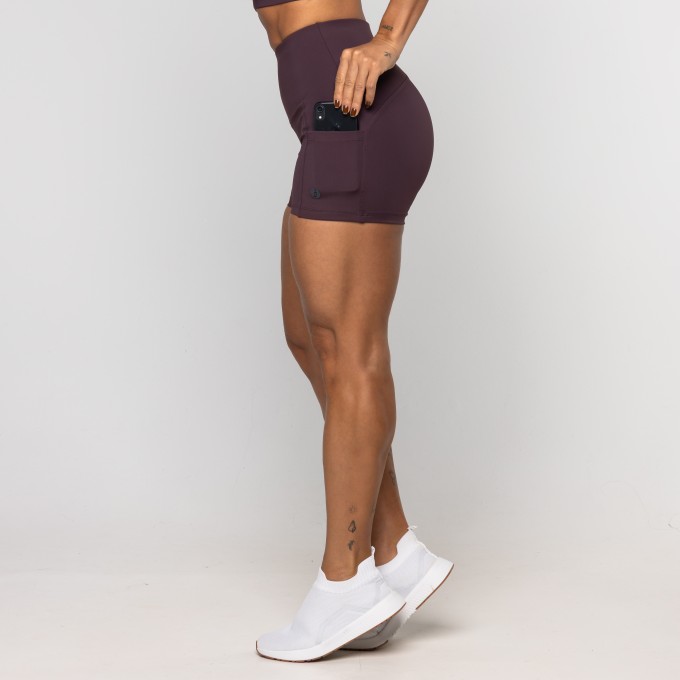 Short Larissa