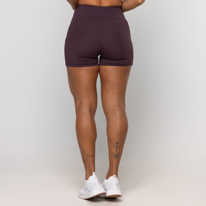 Short Larissa