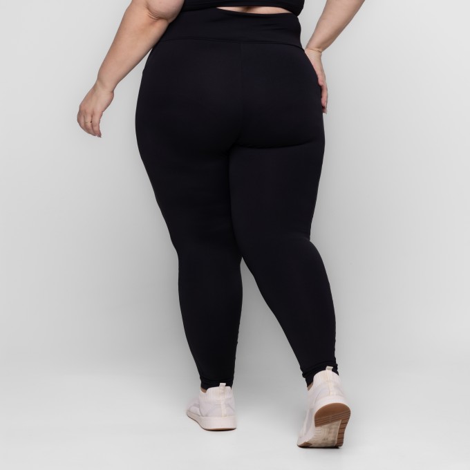 CALÇA LEGGING FITNESS PLUS SIZE LARAH COM BOLSOS KEEP MOVE