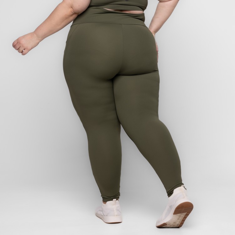 CALÇA LEGGING FITNESS PLUS SIZE LARAH COM BOLSOS KEEP MOVE