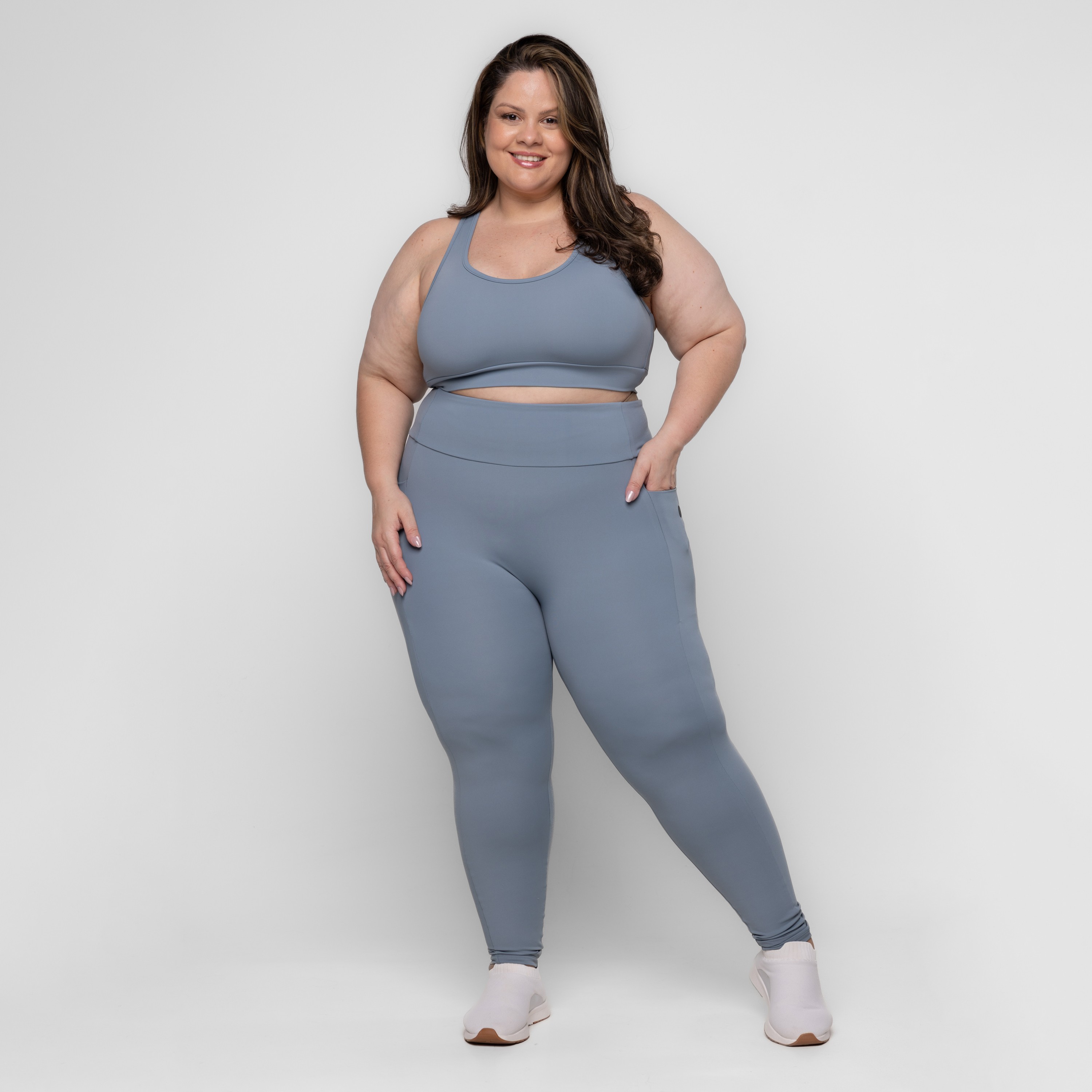 CALÇA LEGGING FITNESS PLUS SIZE LARAH COM BOLSOS KEEP MOVE