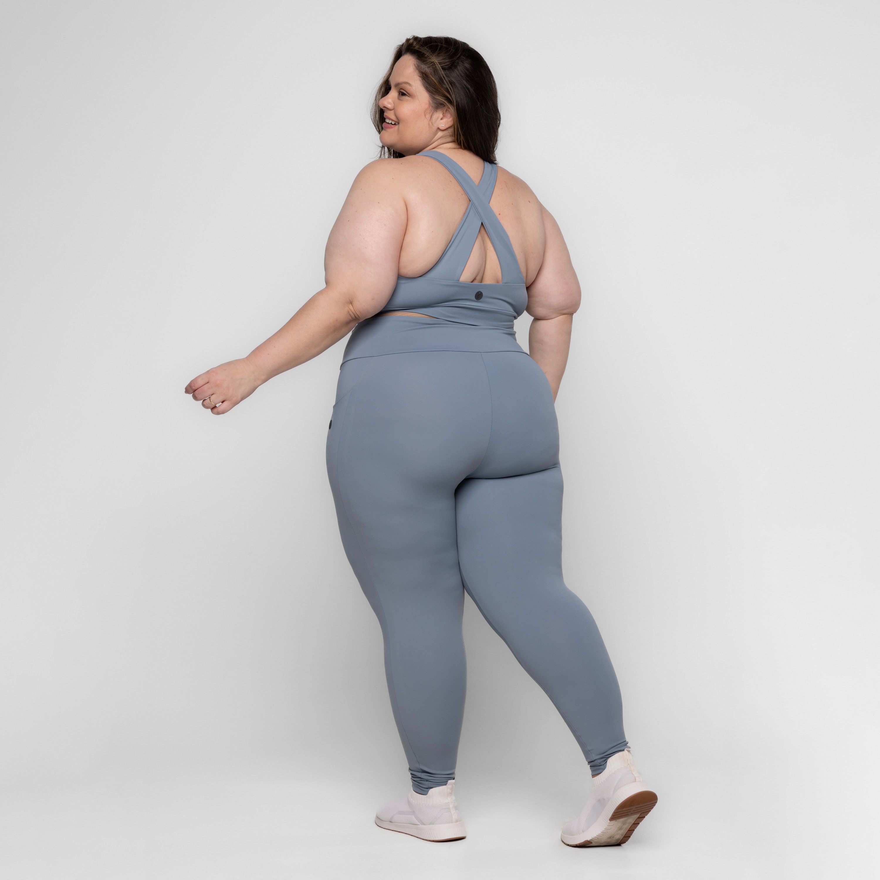 CALÇA LEGGING FITNESS PLUS SIZE LARAH COM BOLSOS KEEP MOVE