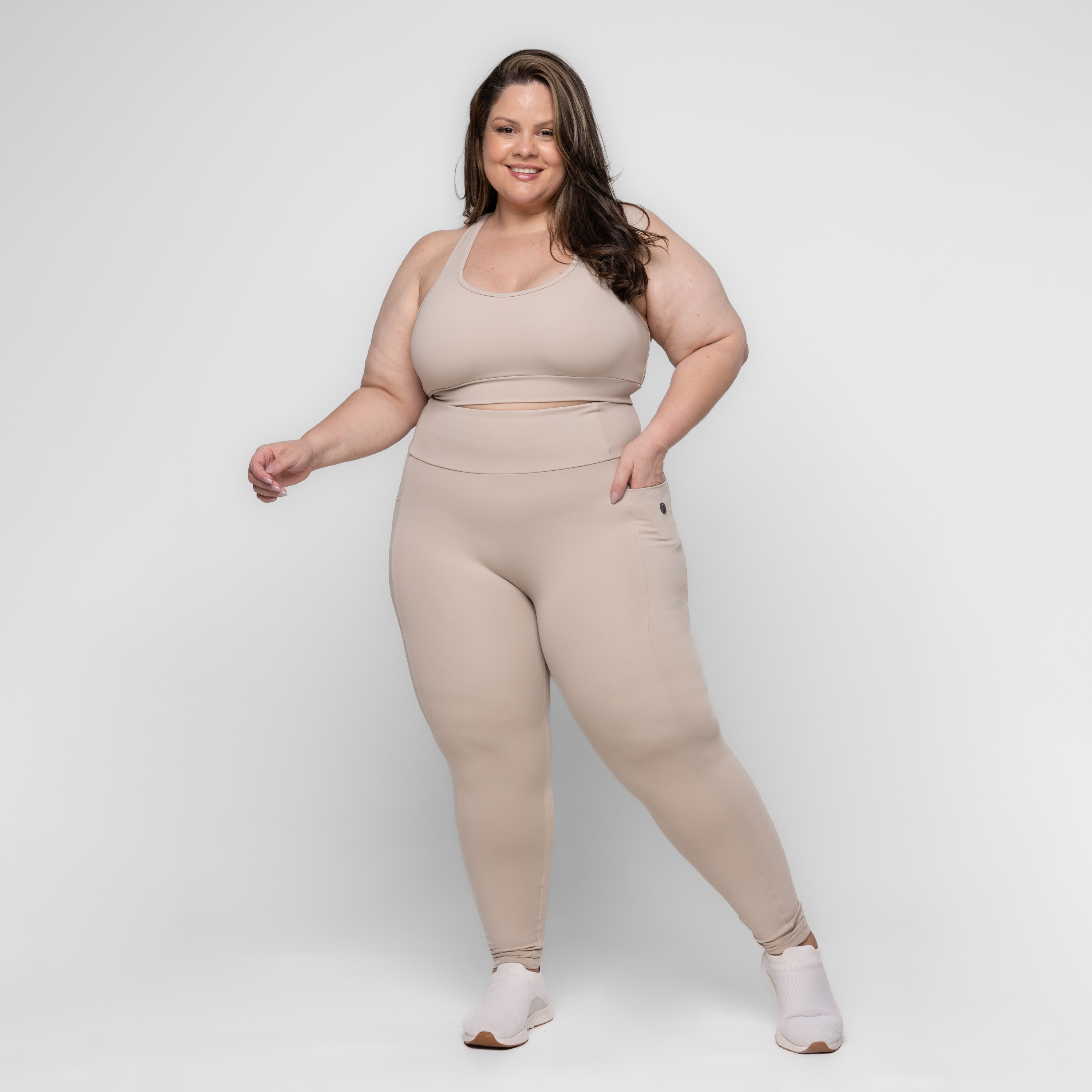CALÇA LEGGING FITNESS PLUS SIZE LARAH COM BOLSOS KEEP MOVE