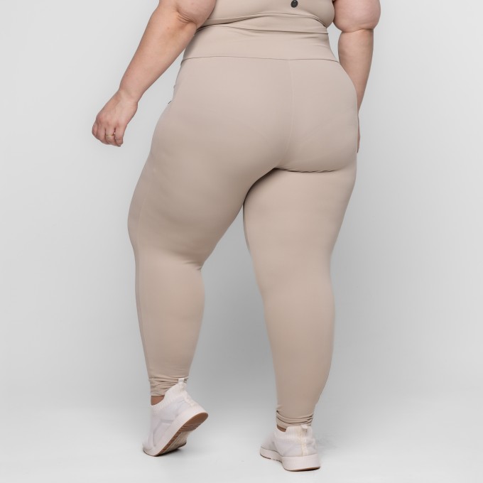 CALÇA LEGGING FITNESS PLUS SIZE LARAH COM BOLSOS KEEP MOVE