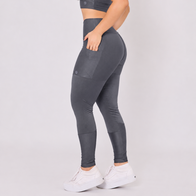 Calça com Bolsos Laterais e Recortes Penélope