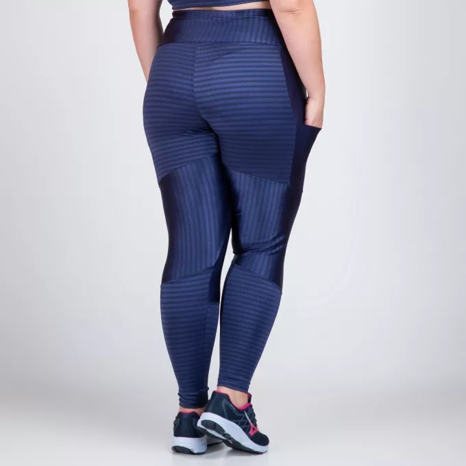 Calça Plus Size Metalizada 3D Ikat com Bolsos