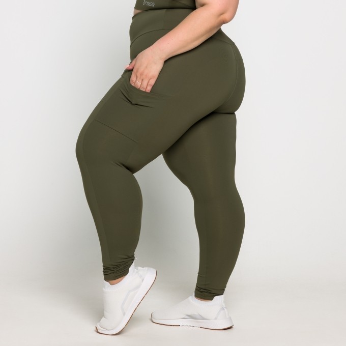 Calça Legging Com Bolsos Malu Plus Size