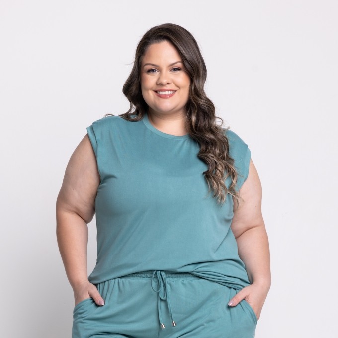 Regata Naomi Plus Size em Suede liso